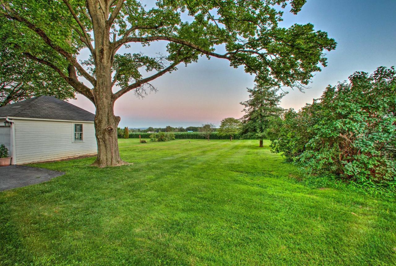 Whimsical Lancaster House With Porch Near Amish Farm Vila Exterior foto